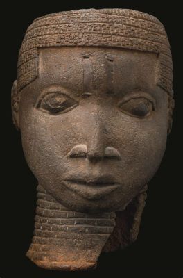  Terracotta Figure di Benin: Un'Espressione Intensa di Antica Maestria!